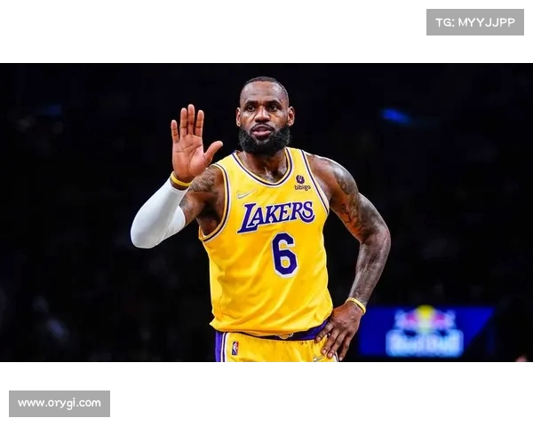 NBA最新动态：詹姆斯重返赛场勇士快船激战 正面对决展现联盟新格局